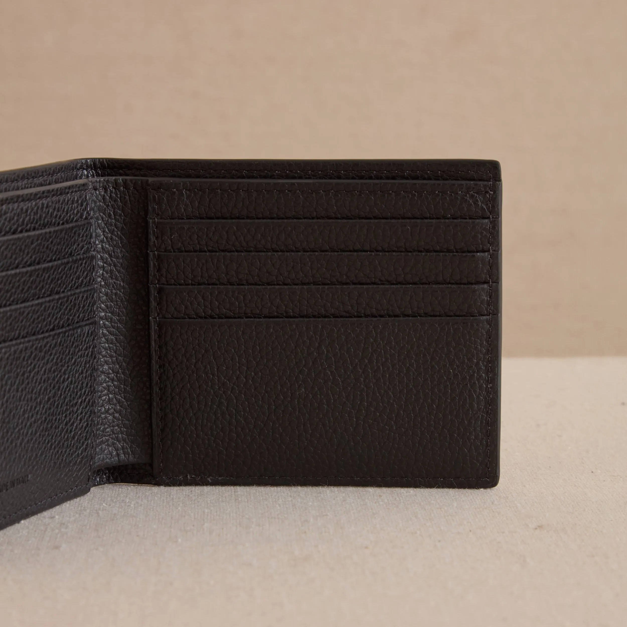Bi-Fold Wallet in Tumbled Grain Black
