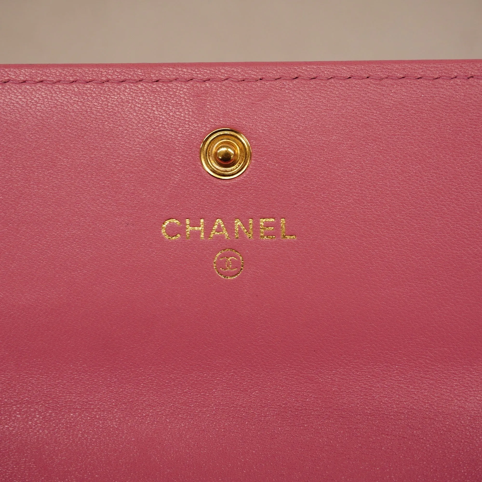 CHANEL   19 Gold Hardware Women's Lambskin Long Wallet [bi-fold] Pink