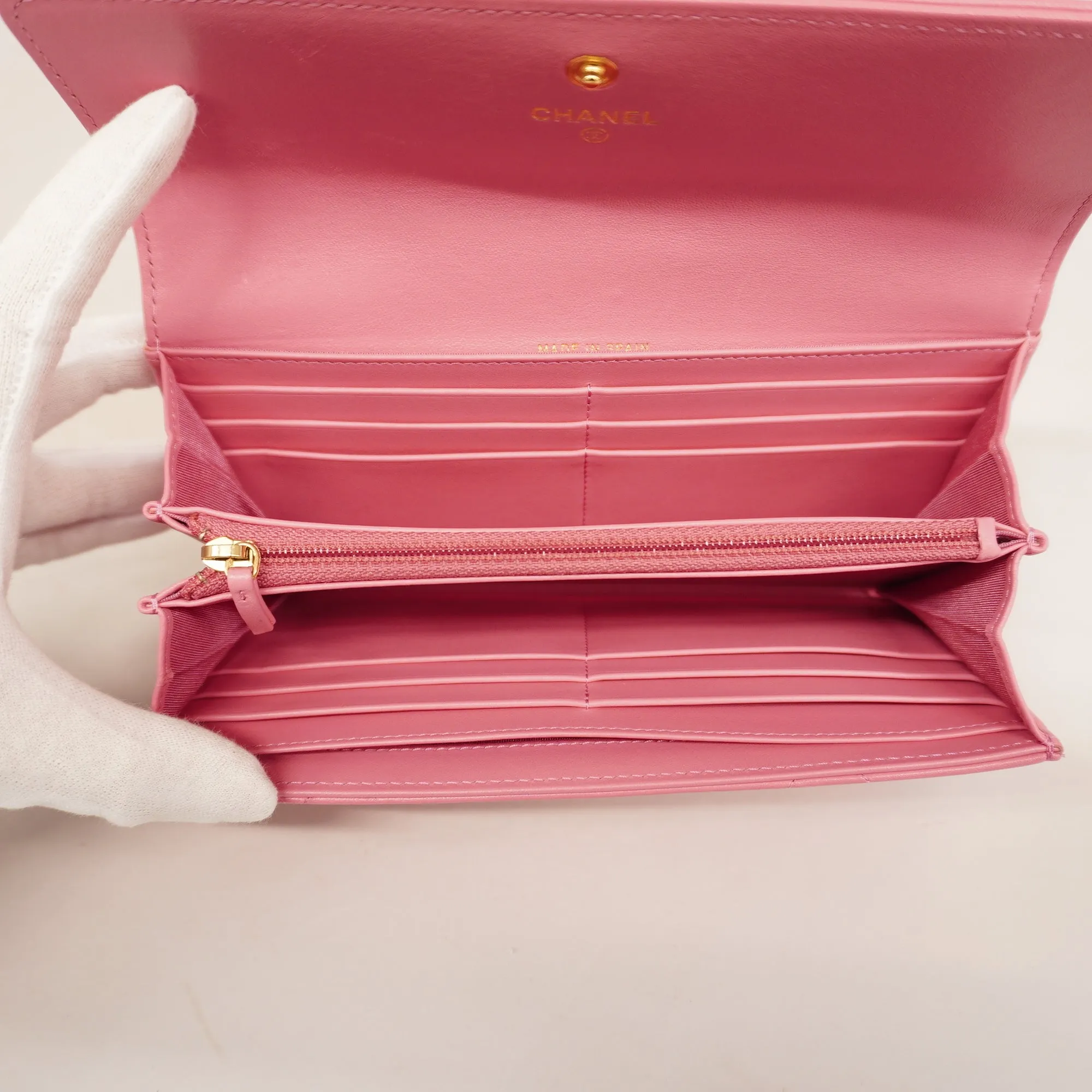 CHANEL   19 Gold Hardware Women's Lambskin Long Wallet [bi-fold] Pink