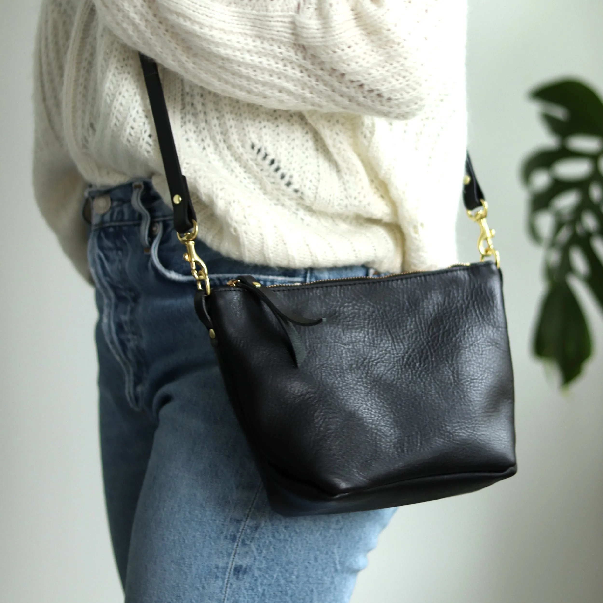 Seconds Sale - Small Leather Convertible Crossbody Clutch Bag - Black Pebble