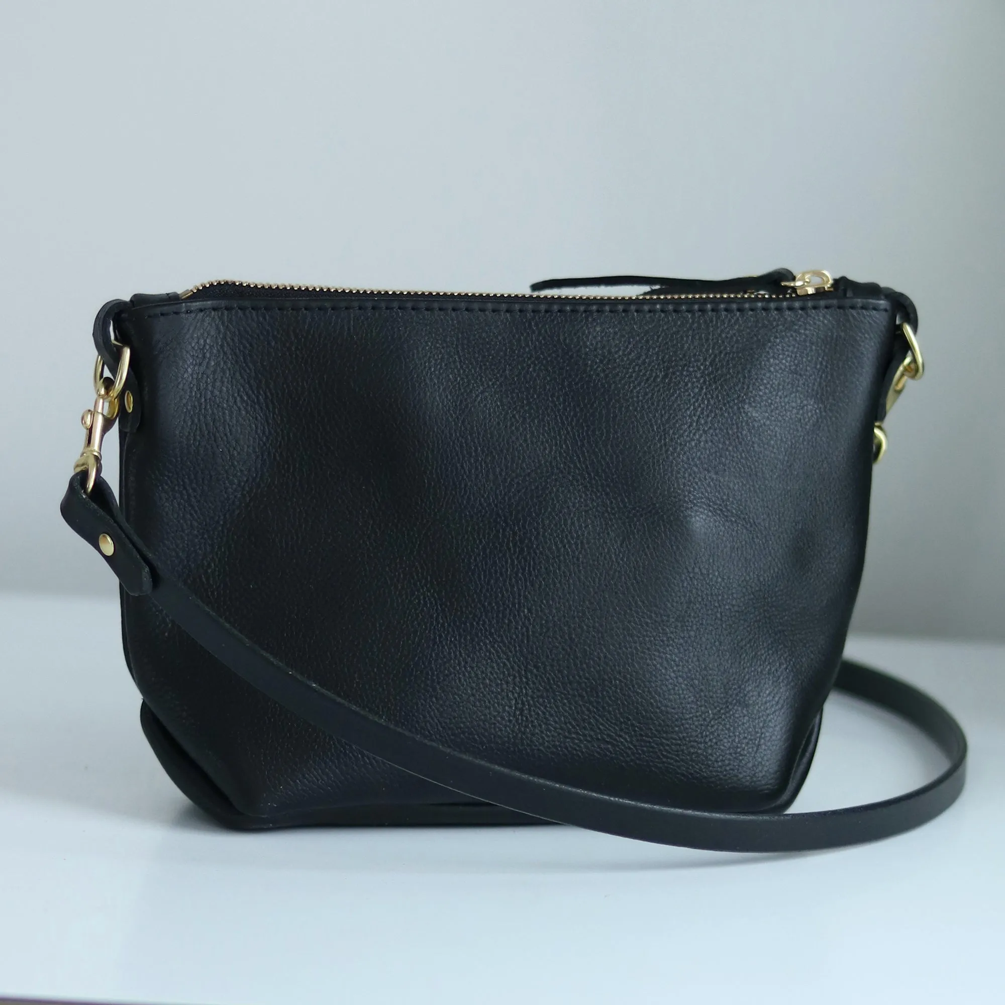 Seconds Sale - Small Leather Convertible Crossbody Clutch Bag - Black Pebble