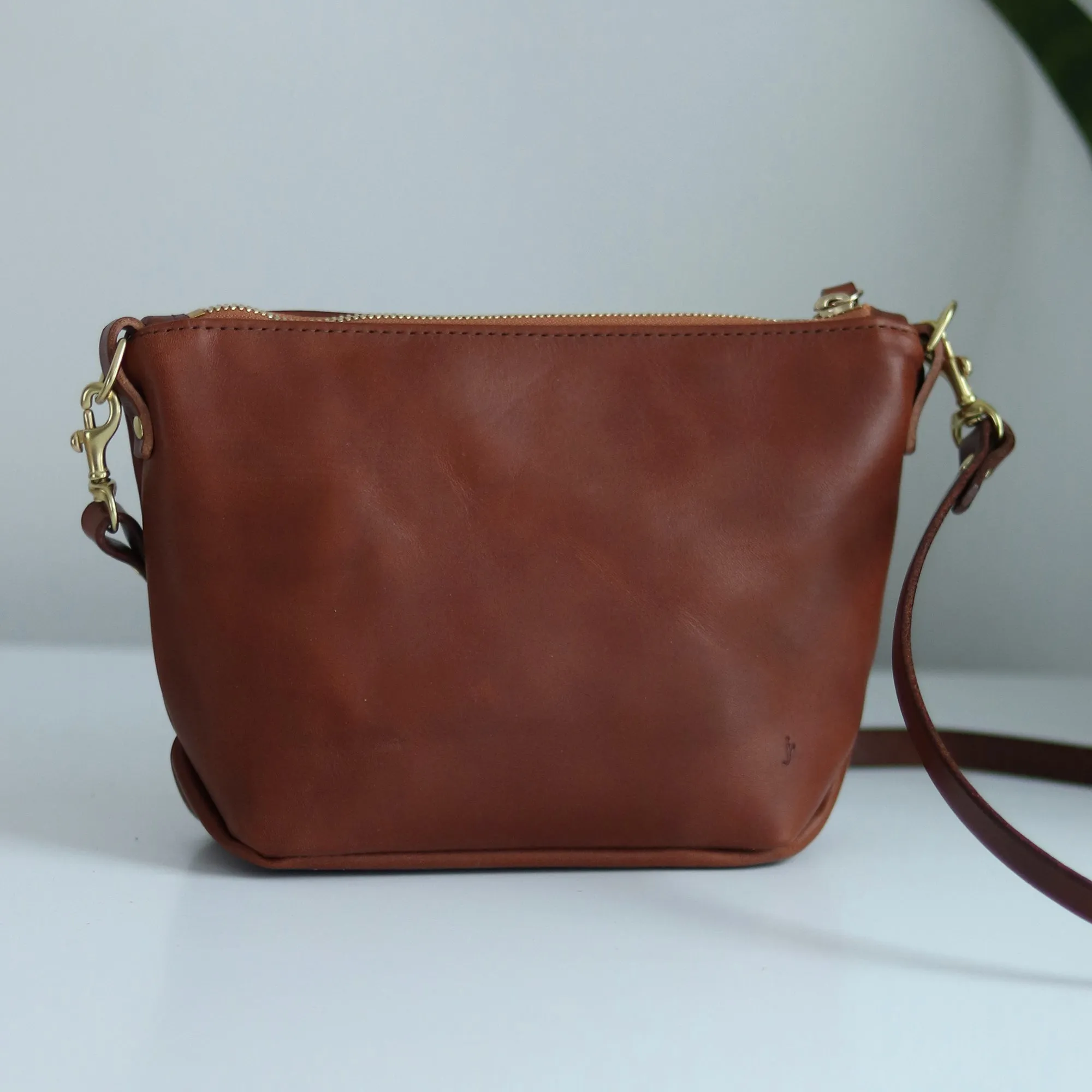 Seconds Sale - Small Leather Convertible Crossbody Clutch Bag - Cognac